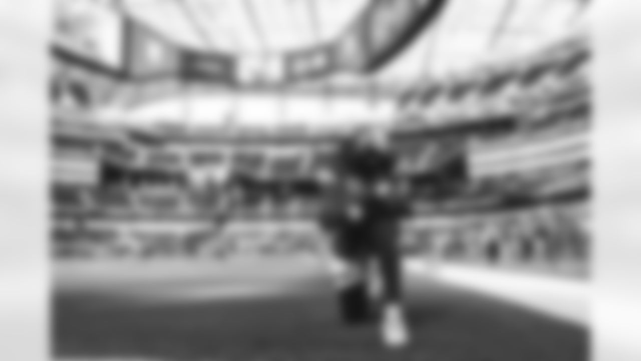 The Los Angeles Rams take on the Los Angeles Chargers during Week 17 of the 2022 NFL regular season