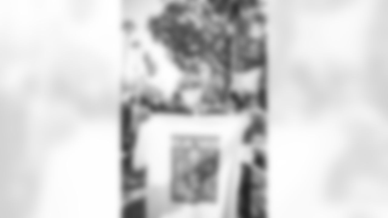 E_220121_PlayoffNewsStandPopUp_8111