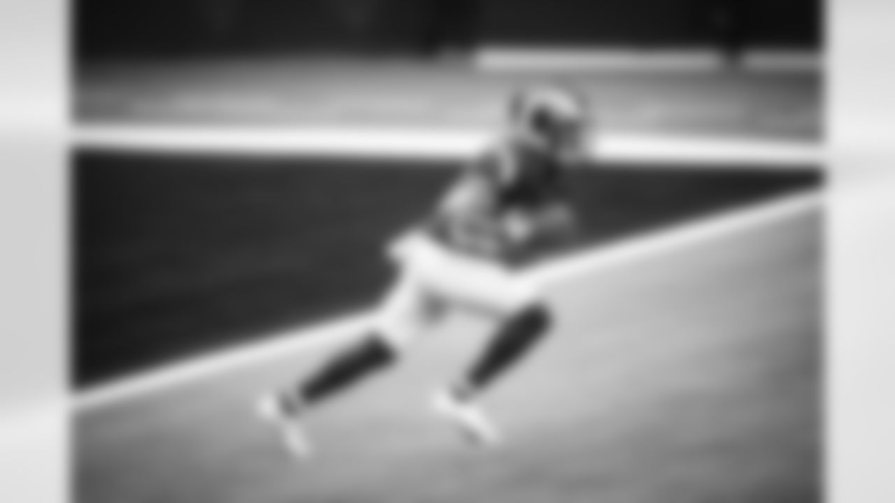 Raymond Calais of the Los Angeles Rams returns a kickoff against the Arizona Cardinals during the Rams 18-7 victory in a Week 17 game, Sunday, January 3, 2021, in Inglewood, Calif. (Jeff Lewis/LA Rams)