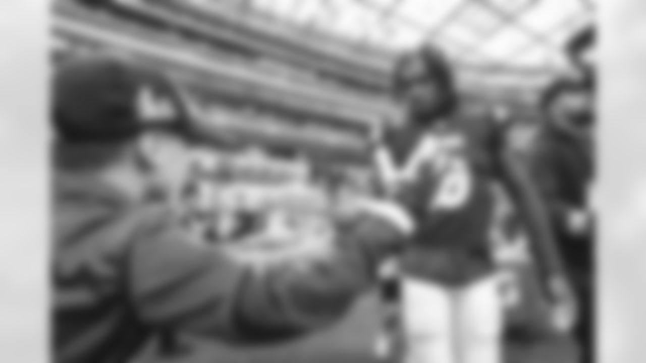 The Los Angeles Rams take on the Seattle Seahawks during Week 13 of the 2022 NFL regular season.