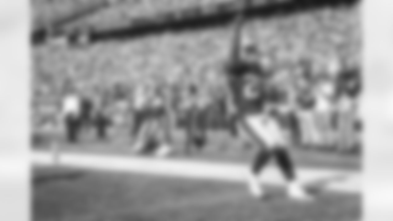 New England Patriots running back Sony Michel (26) celebrates his first NFL touchdown in action against the Miami Dolphins Sunday September 30, 2018 in Foxboro, Mass. (Damian Strohmeyer via AP)