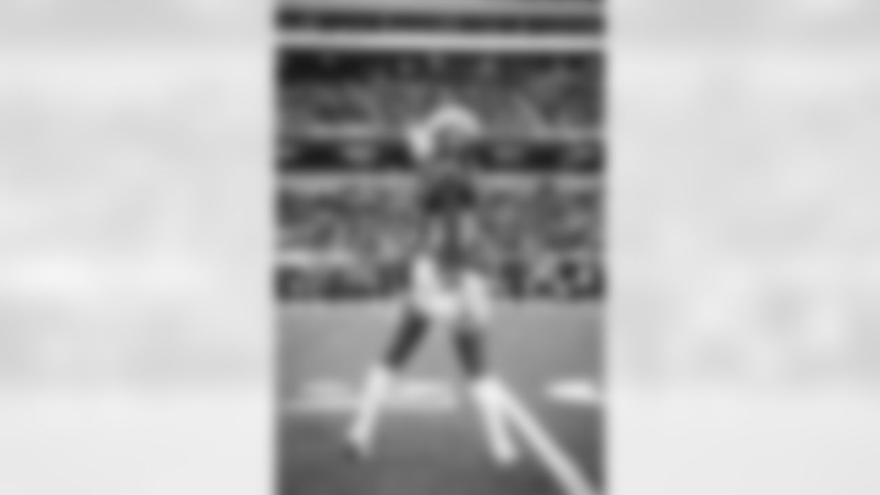 The Los Angeles Rams take on the Denver Broncos during Week 16 of the 2022 NFL regular season.