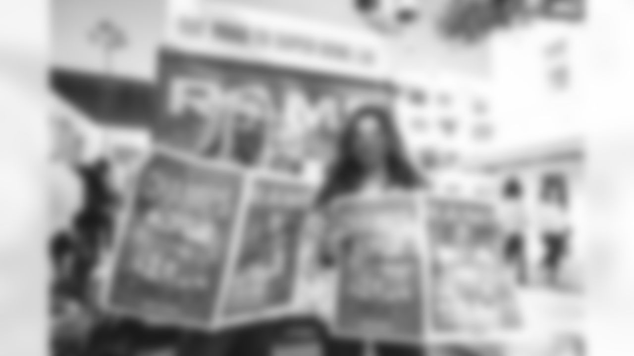 E_220121_PlayoffNewsStandPopUp_8597
