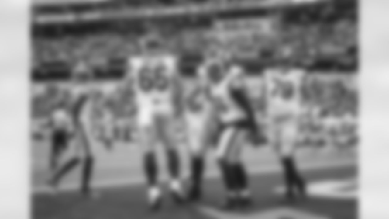 The Los Angeles Rams take on the Los Angeles Chargers during Week 17 of the 2022 NFL regular season