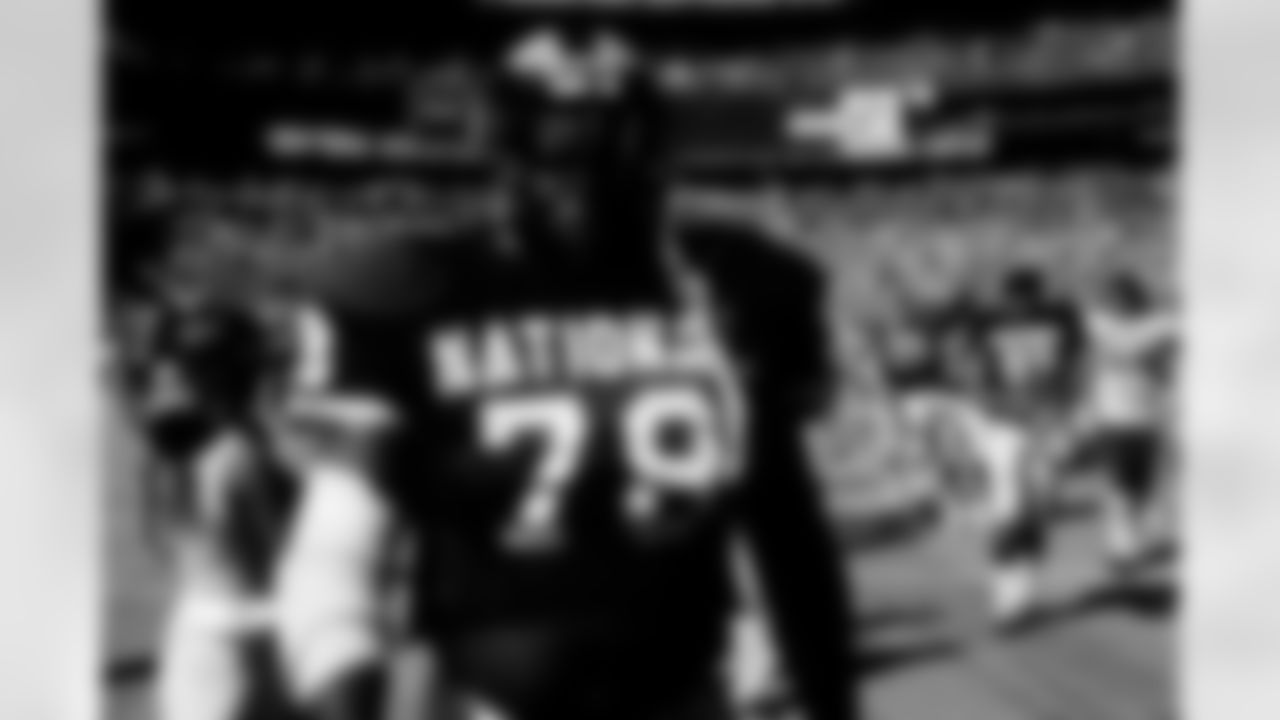 Hall of Fame tackle Jackie Slater (78) of the Los Angeles Rams leaves the field following the NFC's 10-6 loss to the AFC in the 1987 NFL Pro Bowl played on February 1, 1987 at Aloha Stadium in Honolulu, Hawaii. (AP Photo/NFL Photos)