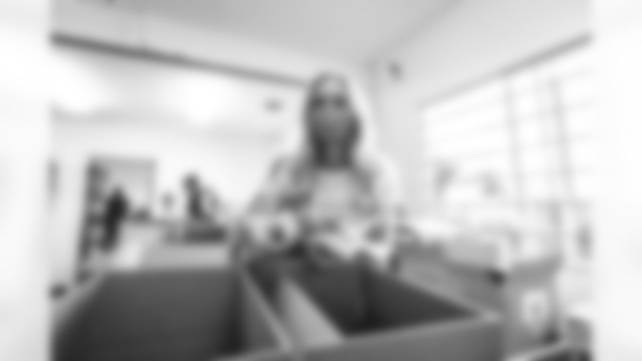 E_HUT12054_1