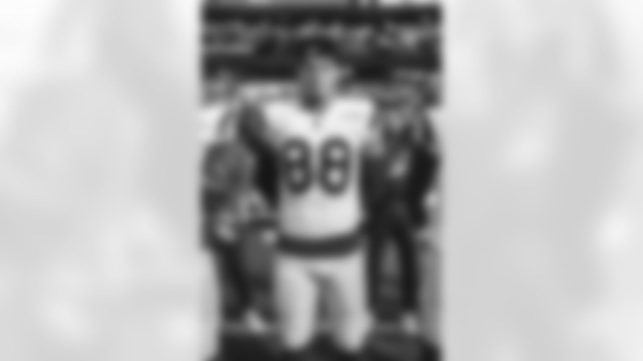 The Los Angeles Rams take on the Los Angeles Chargers during Week 17 of the 2022 NFL regular season