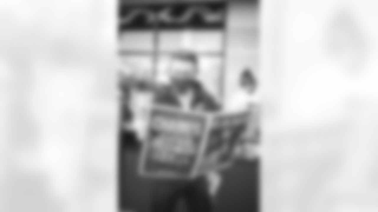 E_220121_PlayoffNewsStandPopUp_7194