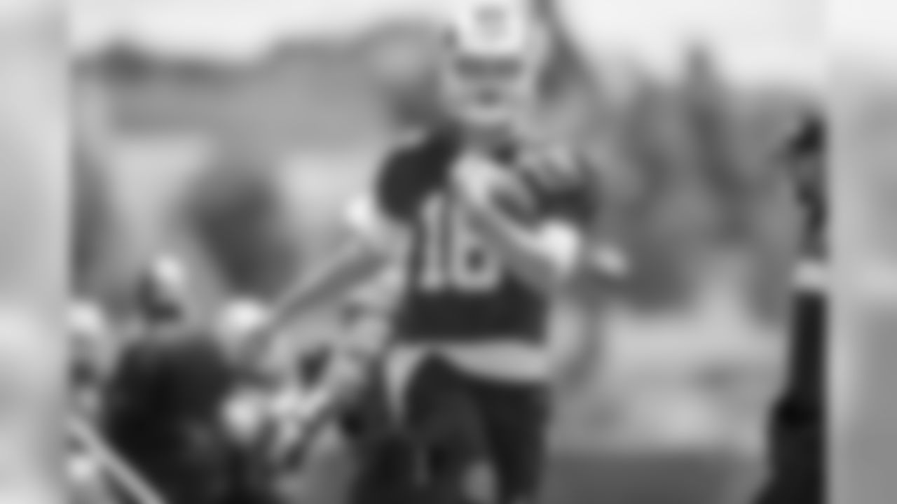 Quarterback (16) Jared Goff of the Los Angeles Rams practices during OTA's, Monday, May 20 2019, in Thousand Oaks, CA. (Jeff Lewis/Rams)