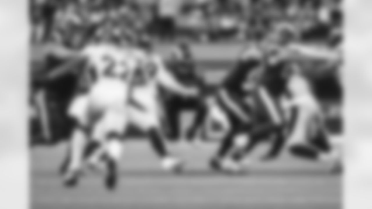 The Los Angeles Rams take on the Denver Broncos during Week 16 of the 2022 NFL regular season.