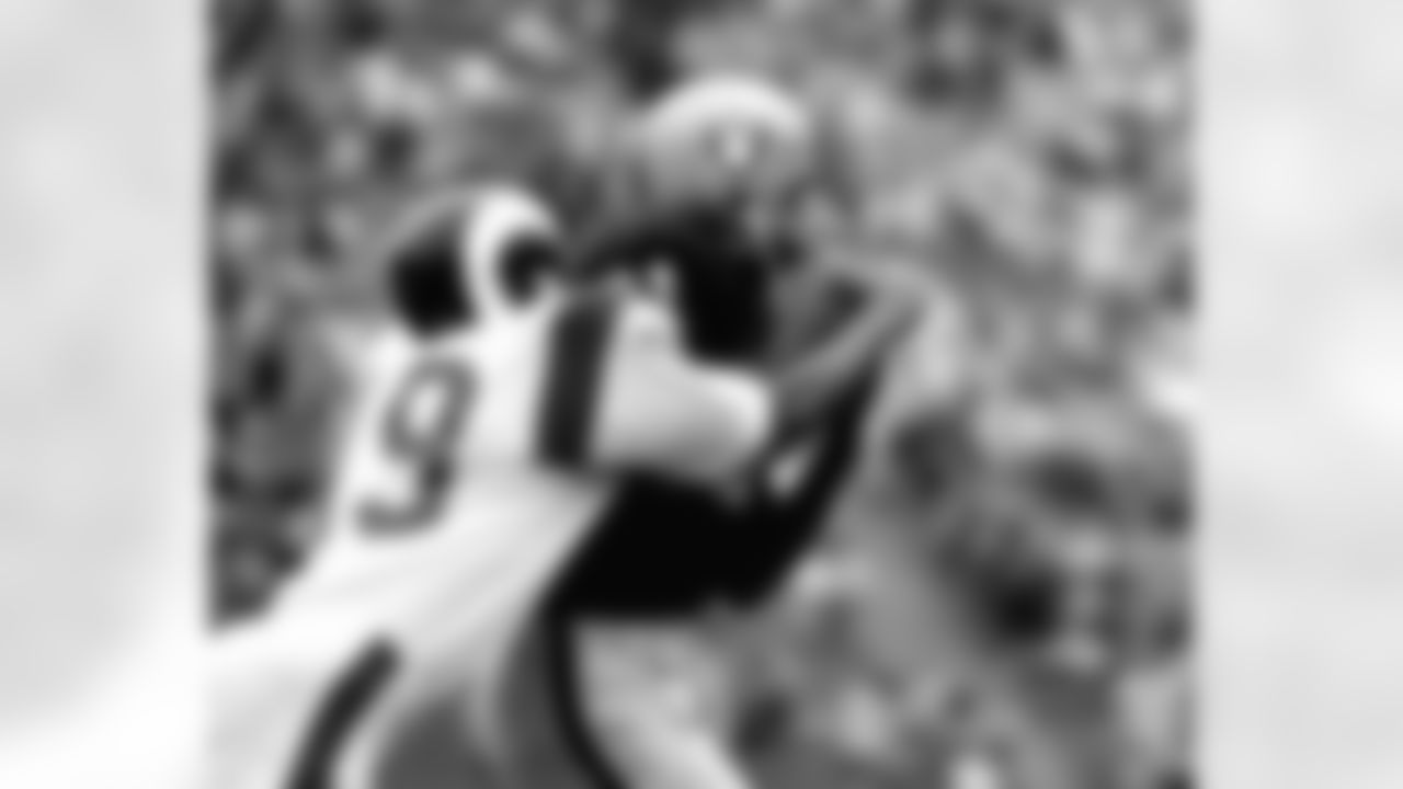 Oakland Raiders wide receiver Warren Wells (81) runs a pass pattern during an 20-7 win over the Los Angeles Rams in an NFL pre-season game at the University of California at Berkeley, Aug. 21, 1971. (AP Photo/NFL Photos)