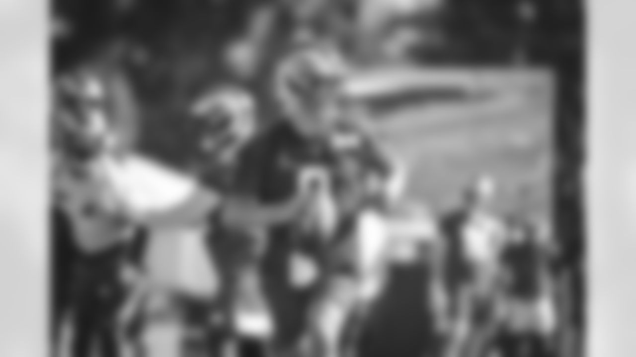 E__JMP4197