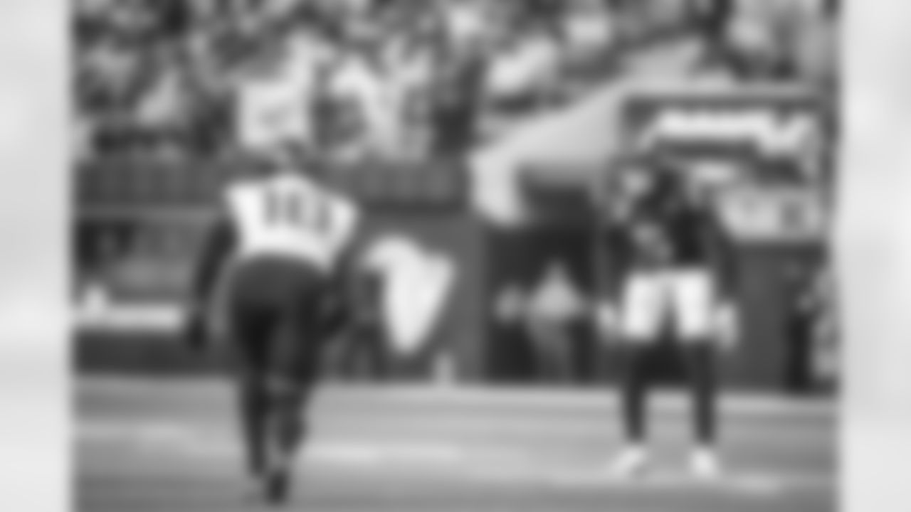 The Los Angeles Rams take on the Jacksonville Jaguars during Week 13 of the 2021 regular season.