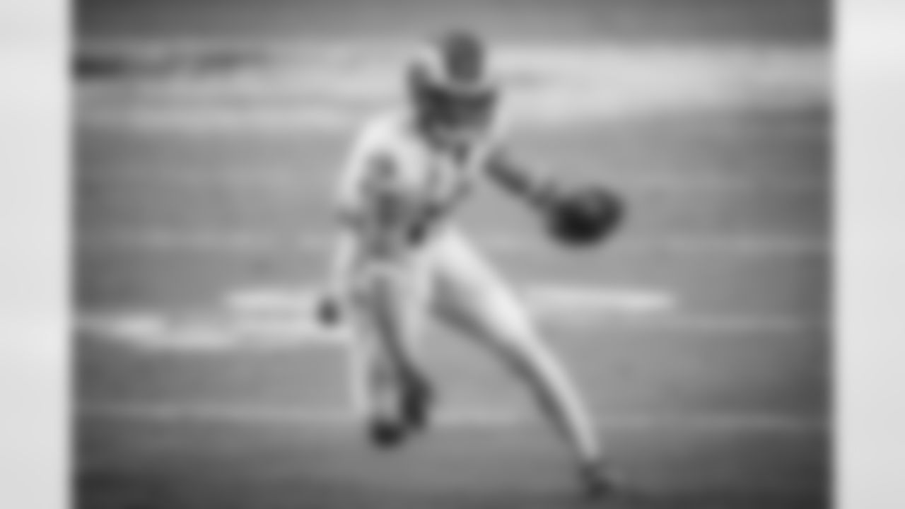 Wide receiver (17) Robert Woods of the Los Angeles Rams catches a pass and runs against the Arizona Cardinals during the Rams 38-28 victory over the Cardinals during an NFL regular season Week 13 football game, Sunday, December 6, 2020, in Glendale, AZ. (Jeff Lewis/LA Rams)