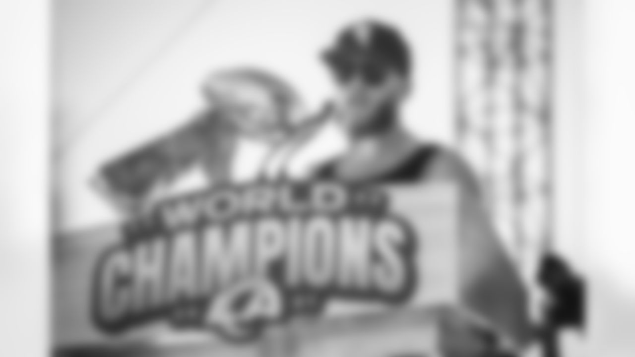 E_220216_Rams_Parade_9601
