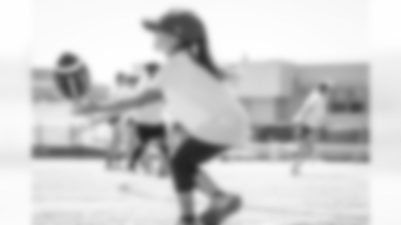 E_220327_WHMGirlsFlagClinic_60
