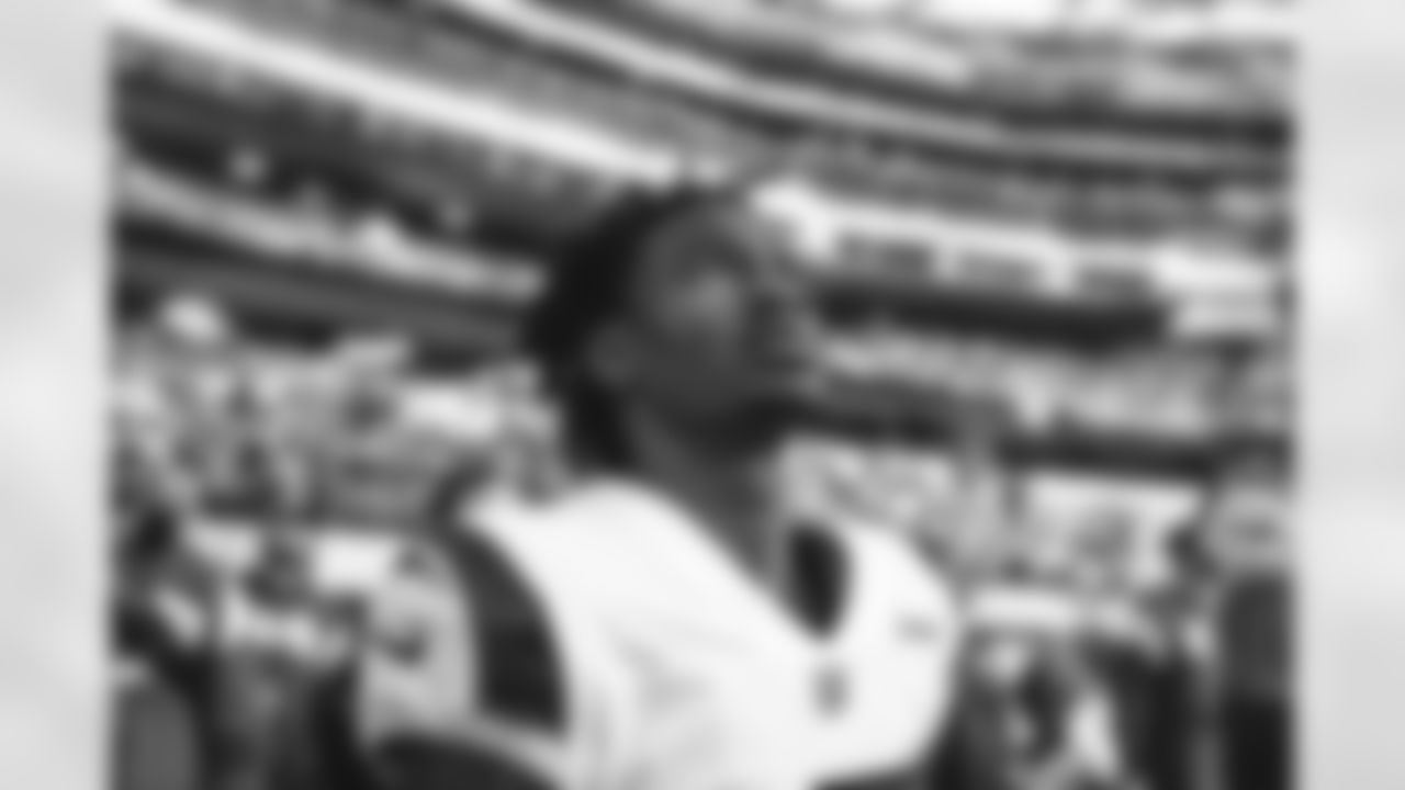 The Los Angeles Rams take on the Los Angeles Chargers during Week 17 of the 2022 NFL regular season