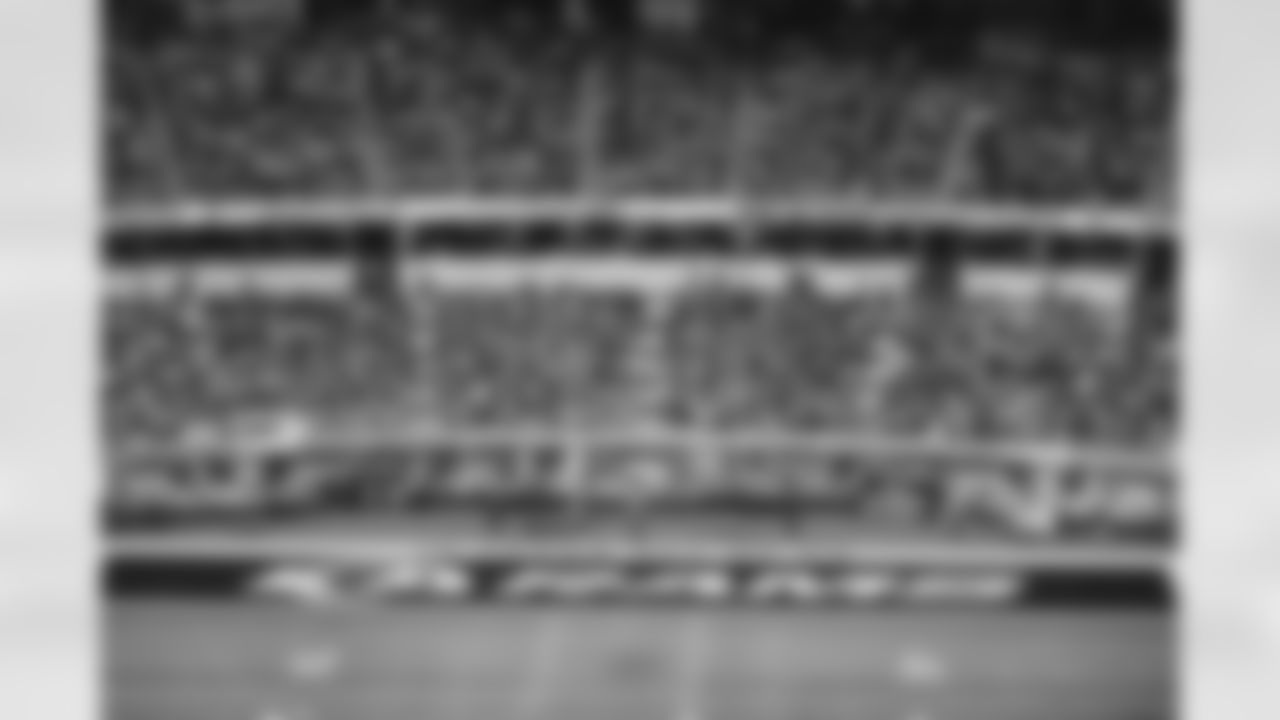 The Los Angeles Rams take on the Denver Broncos during Week 16 of the 2022 NFL regular season