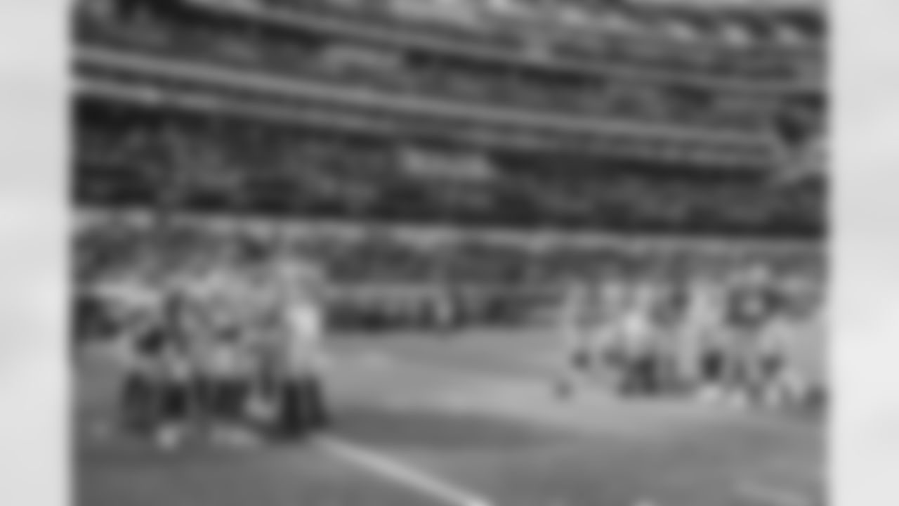 The Los Angeles Rams take on the Los Angeles Chargers during Week 17 of the 2022 NFL regular season