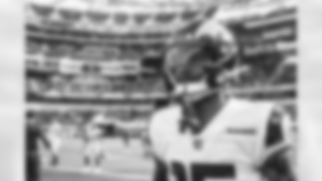The Los Angeles Rams take on the Los Angeles Chargers during Week 17 of the 2022 NFL regular season