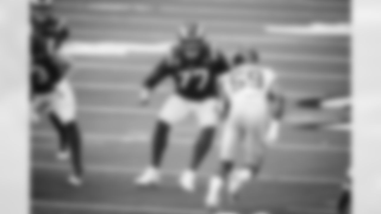 Tackle (77) Andrew Whitworth of the Los Angeles Rams against the New York Giants during the Rams 17-9 victory over the Giants in an NFL Week 4 regular season game, Sunday, October 4, 2020, in Inglewood, Calif. (Jeff Lewis/LA Rams)