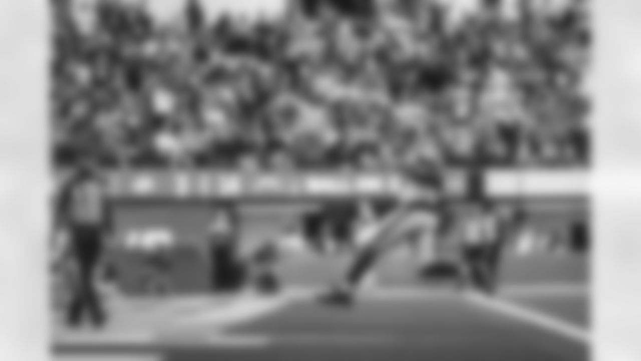 The Los Angeles Rams take on the Los Angeles Chargers during Week 17 of the 2022 NFL regular season