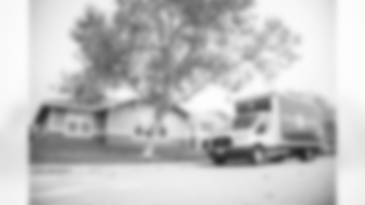 E_211130_Sleep_Number_Delivery_1425