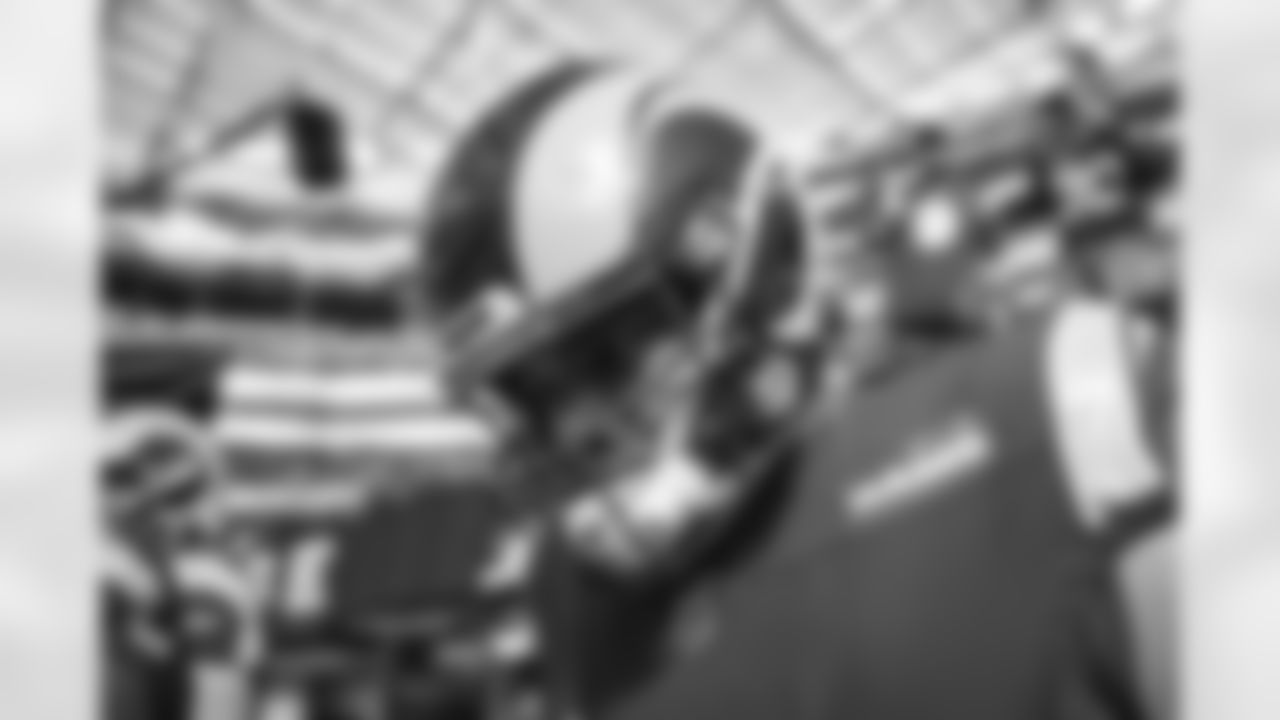 The Los Angeles Rams take on the San Francisco 49ers in Week 18 of the 2021 regular season.