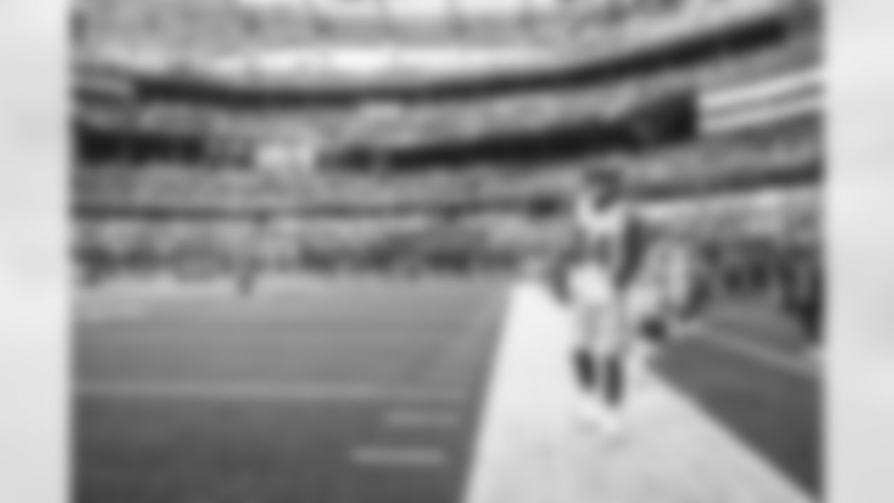 The Los Angeles Rams take on the Los Angeles Chargers during Week 17 of the 2022 NFL regular season