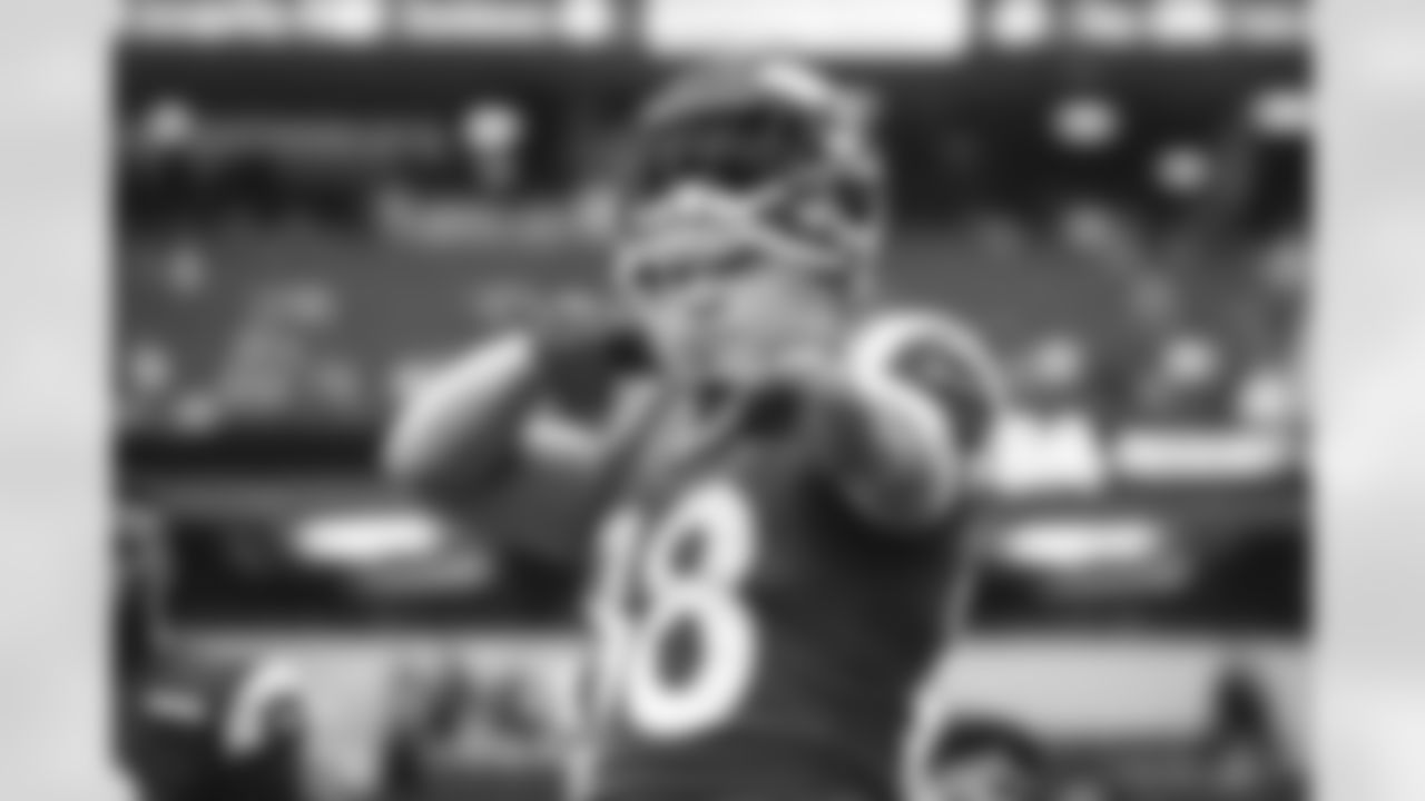 The Los Angeles Rams take on the Seattle Seahawks during Week 13 of the 2022 NFL regular season.
