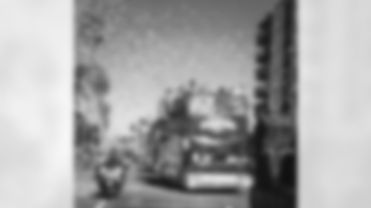 E_210216_Parade_102