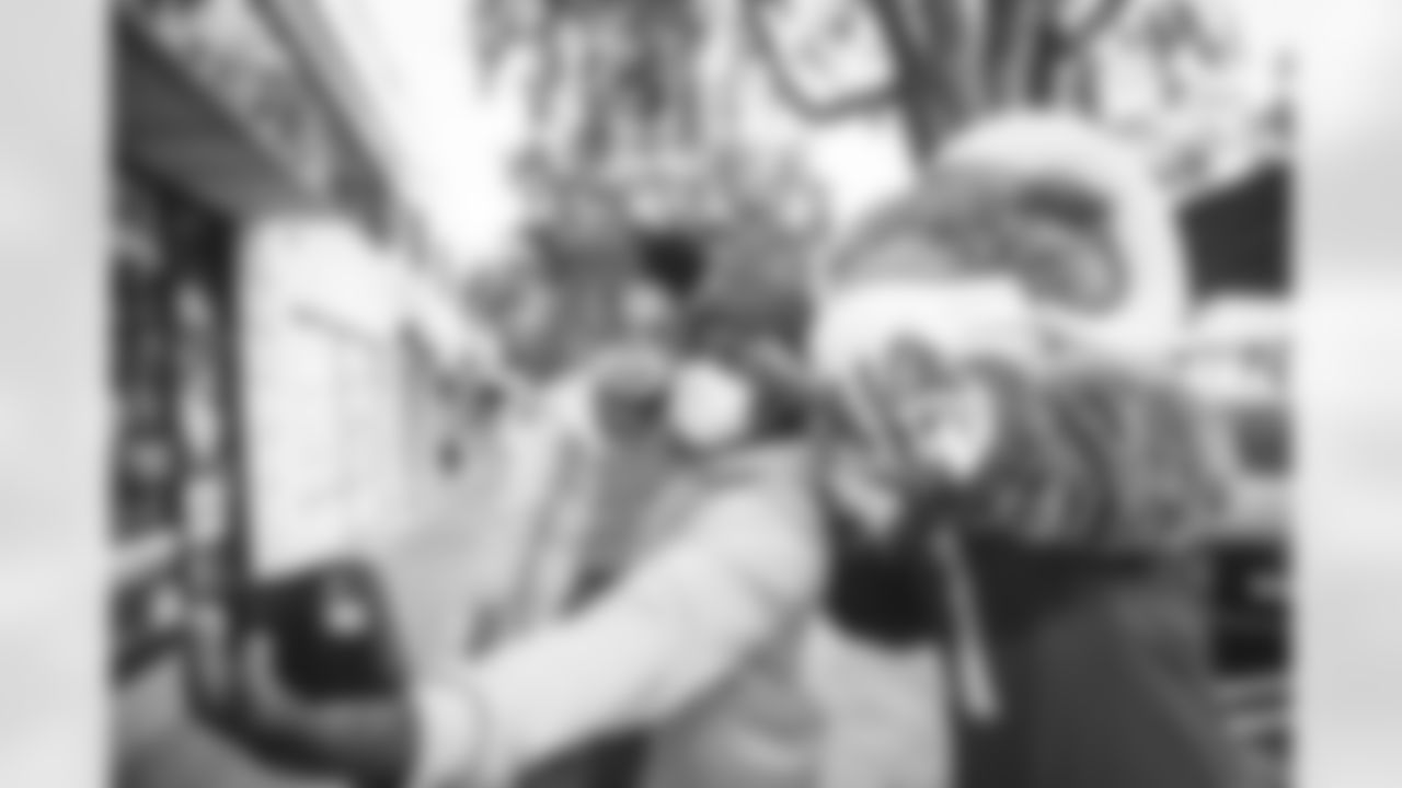 E_220121_PlayoffNewsStandPopUp_8234