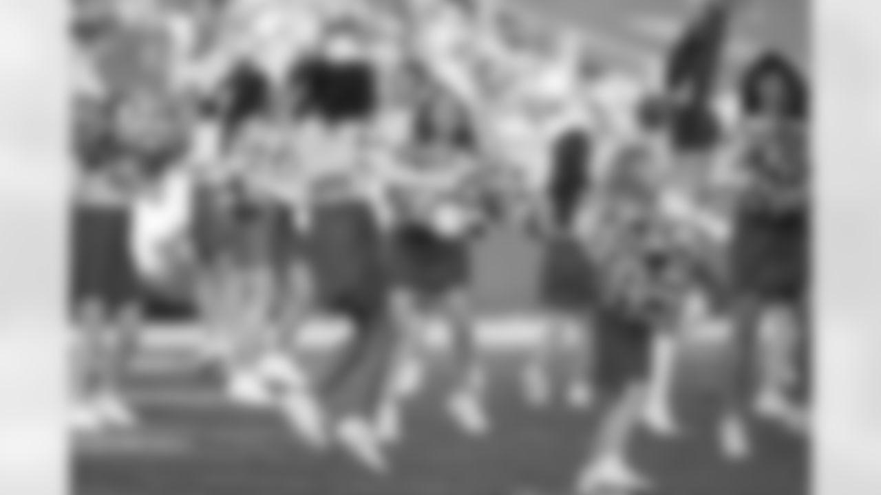 Junior Cheerleaders of the Los Angeles Rams perform during halftime of the Rams 48-32 victory over the San Francisco 49ers in an NFL Week 17 regular season football game, Sunday, December 30, 2018, in Los Angeles, CA. (Jeff Lewis/Rams)