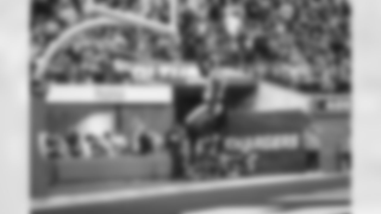 The Los Angeles Rams take on the Los Angeles Chargers during Week 17 of the 2022 NFL regular season