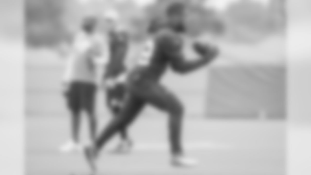 Running back (42) John Kelly of the Los Angeles Rams works out on the field, Tuesday, May 14, 2019, in Thousand Oaks, CA. (Jeff Lewis/Rams)