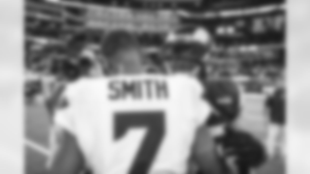 The Los Angeles Rams take on the Seattle Seahawks during Week 13 of the 2022 NFL regular season.