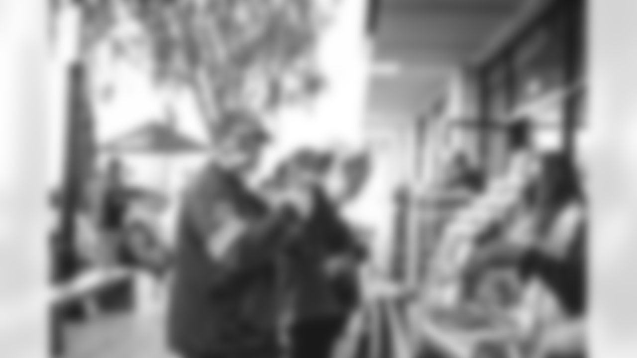 E_220121_PlayoffNewsStandPopUp_7199