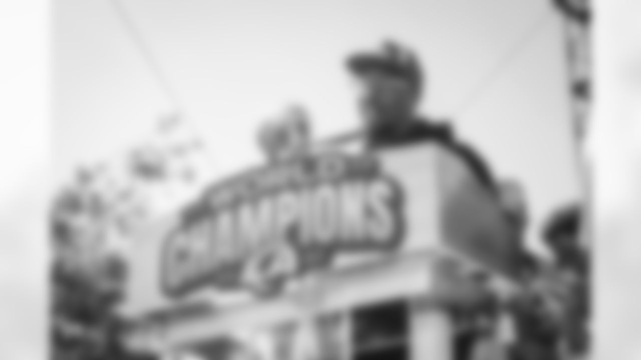 E_021621_SuperBowlParade_14352
