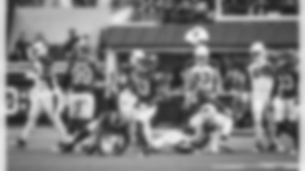 2024 Season Schedule: Week 2: Los Angeles Rams @ Arizona Cardinals | Sun, Sep. 15 @ 1:05 p.m. PT at State Farm Stadium
Throwback: Los Angeles Rams linebacker Ernest Jones celebrates during a game against the Arizona Cardinals during Week 10 of the 2022 NFL regular season.