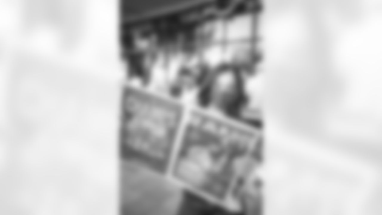 E_220121_PlayoffNewsStandPopUp_7165