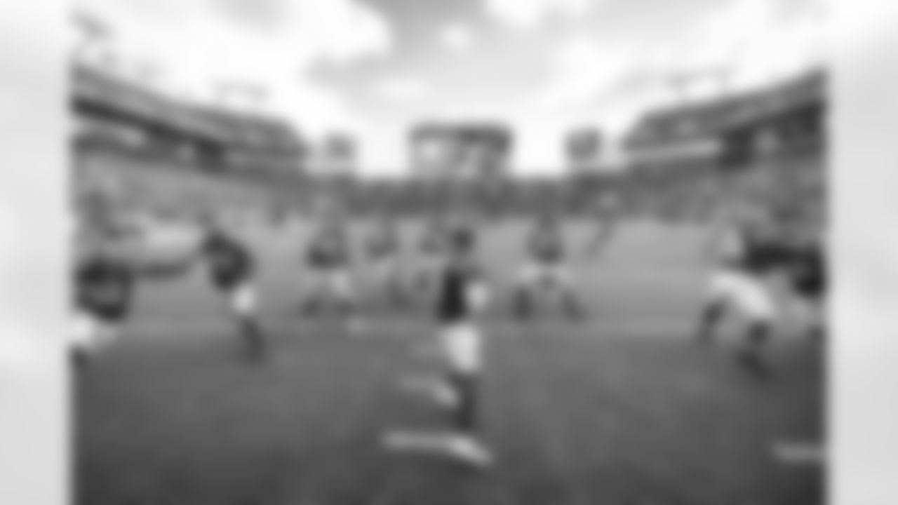The Los Angeles Rams take on the Tampa Bay Buccaneers during Week 9 of the 2022 NFL regular season.