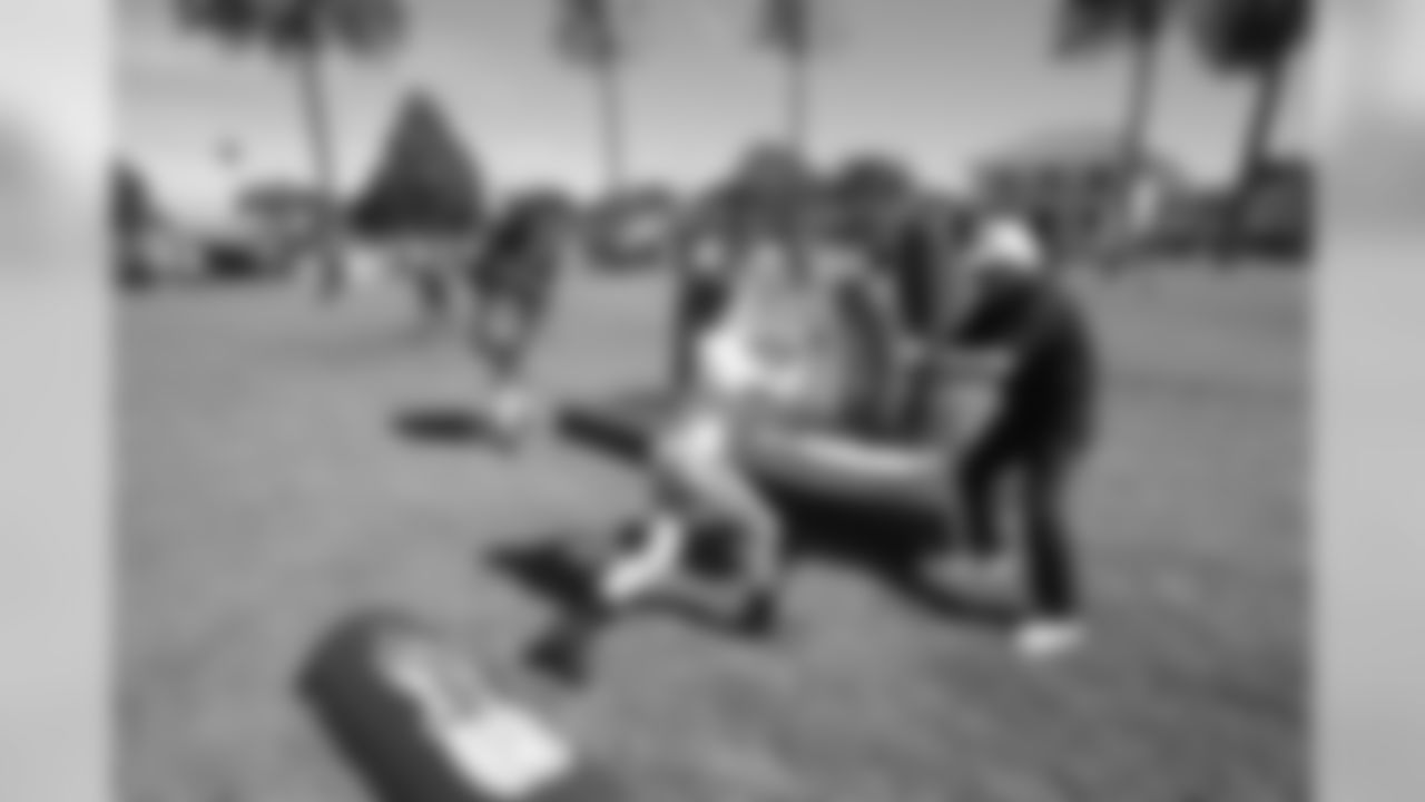 The Los Angeles Rams host a Play60 event with local community volunteers and families on Los Angeles Air Force Base Fort MacArthur. Rampage and USO volunteers lend a helping hand during on field obstacles. Saturday, April 6, 2019 in Los Angeles, CA. (Will Navarro/Rams)