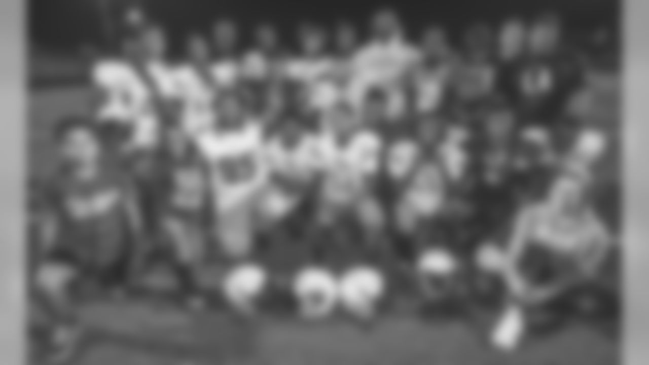 182109_WattsBears_Nike_HavASole_Surprise_DB_Social019