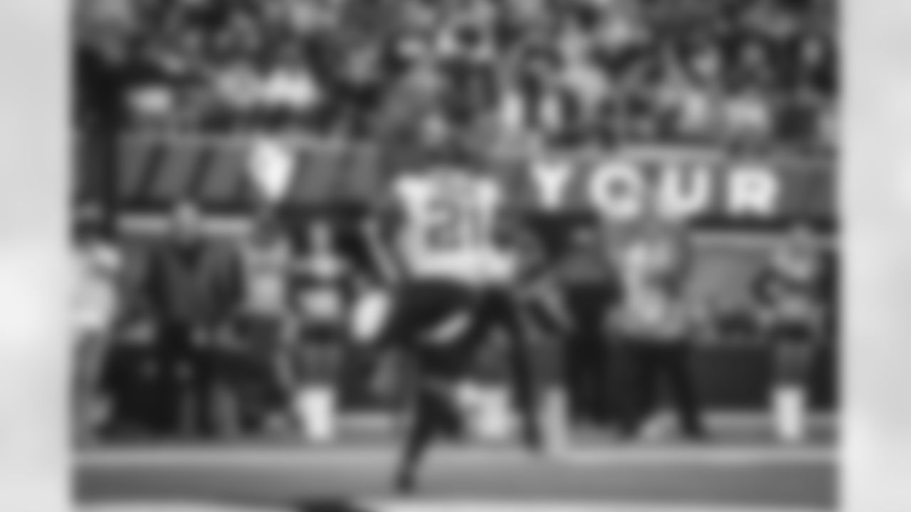 The Los Angeles Rams take on the Jacksonville Jaguars during Week 13 of the 2021 regular season.
