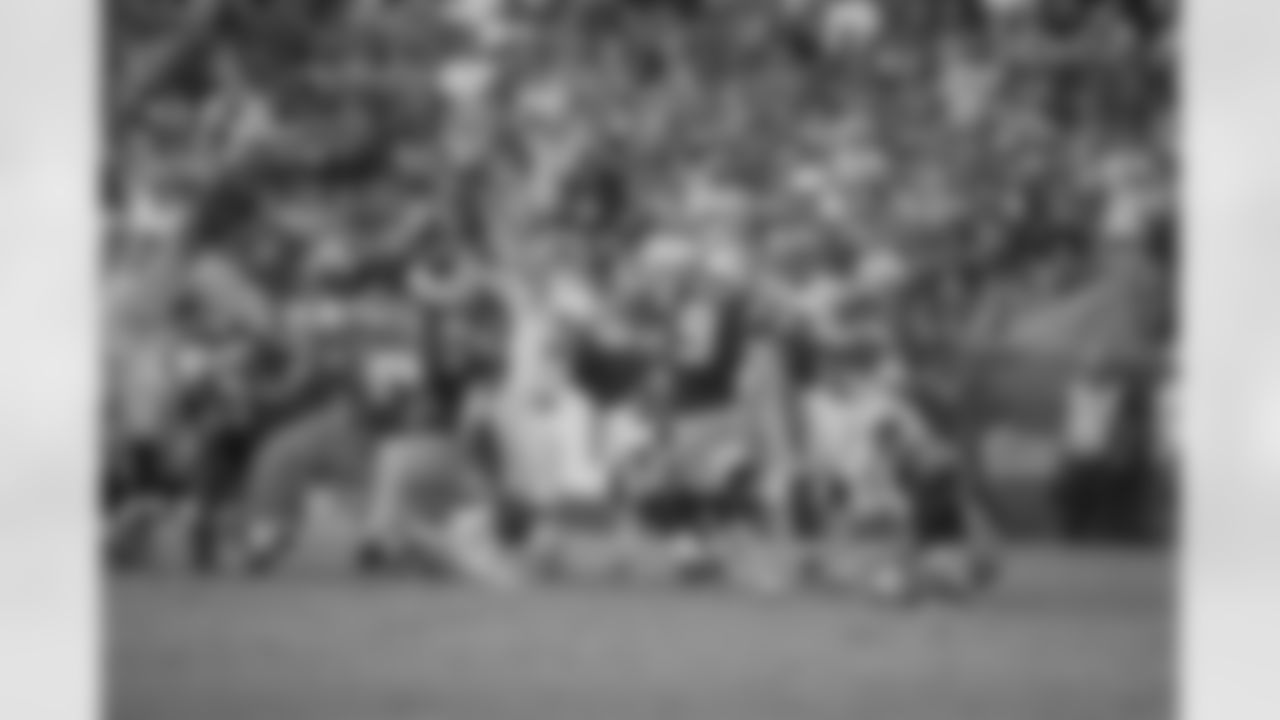 Safety (38) Cody Davis of the Los Angeles Rams attempts to block a field goal against the Carolina Panthers during the Rams 13-10 loss to the Panthers in an NFL Week 9 football game, Sunday, November 6, 2016, in Los Angeles, CA. (Jeff Lewis/Rams)