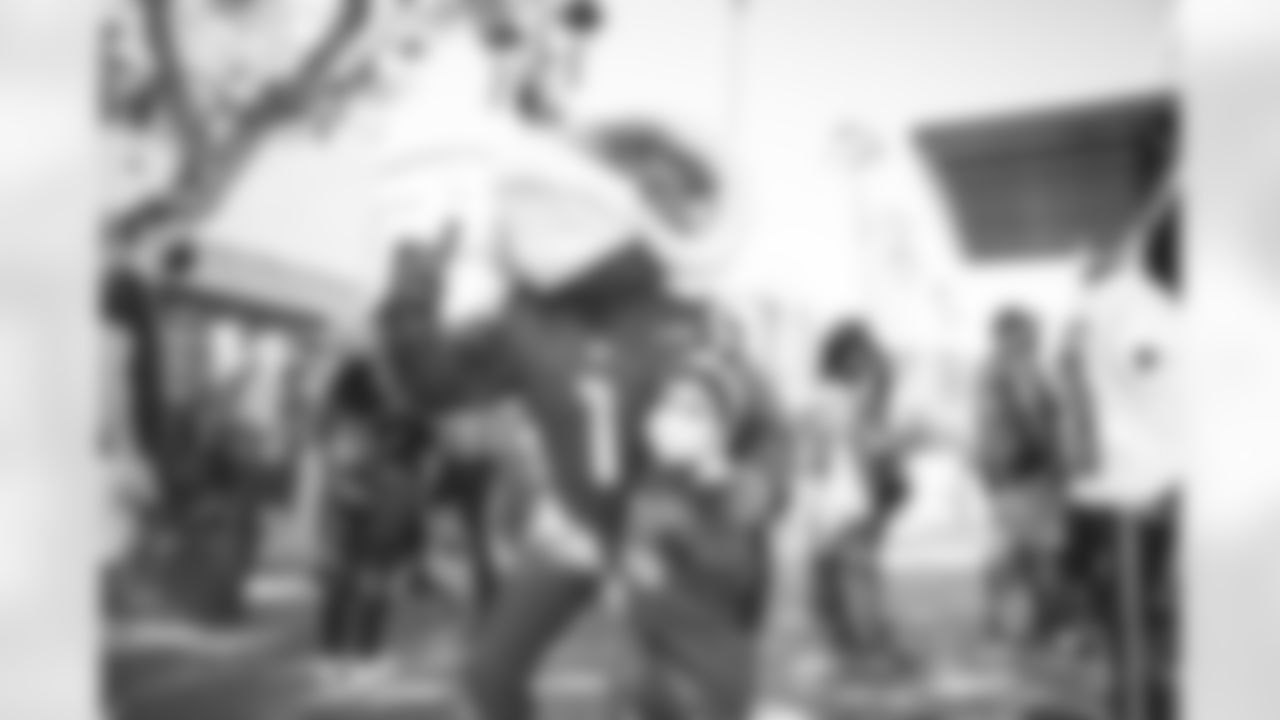 E_220121_PlayoffNewsStandPopUp_8476