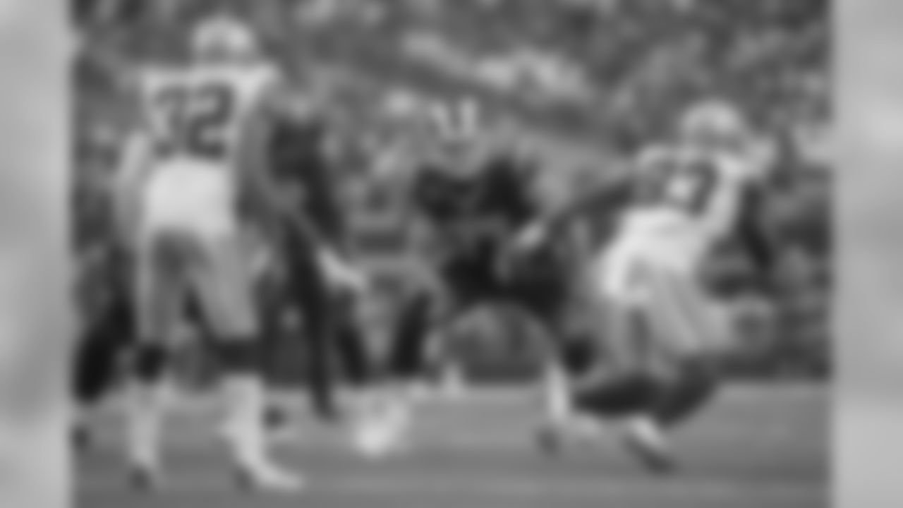 Tackle (77) Andrew Whitworth of the Los Angeles Rams against the Dallas Cowboys during the Rams 35-30 victory over the Cowboys in an NFL week 4 football game, Sunday, October 1, 2017, in Arlington TX. (Jeff Lewis/Rams)