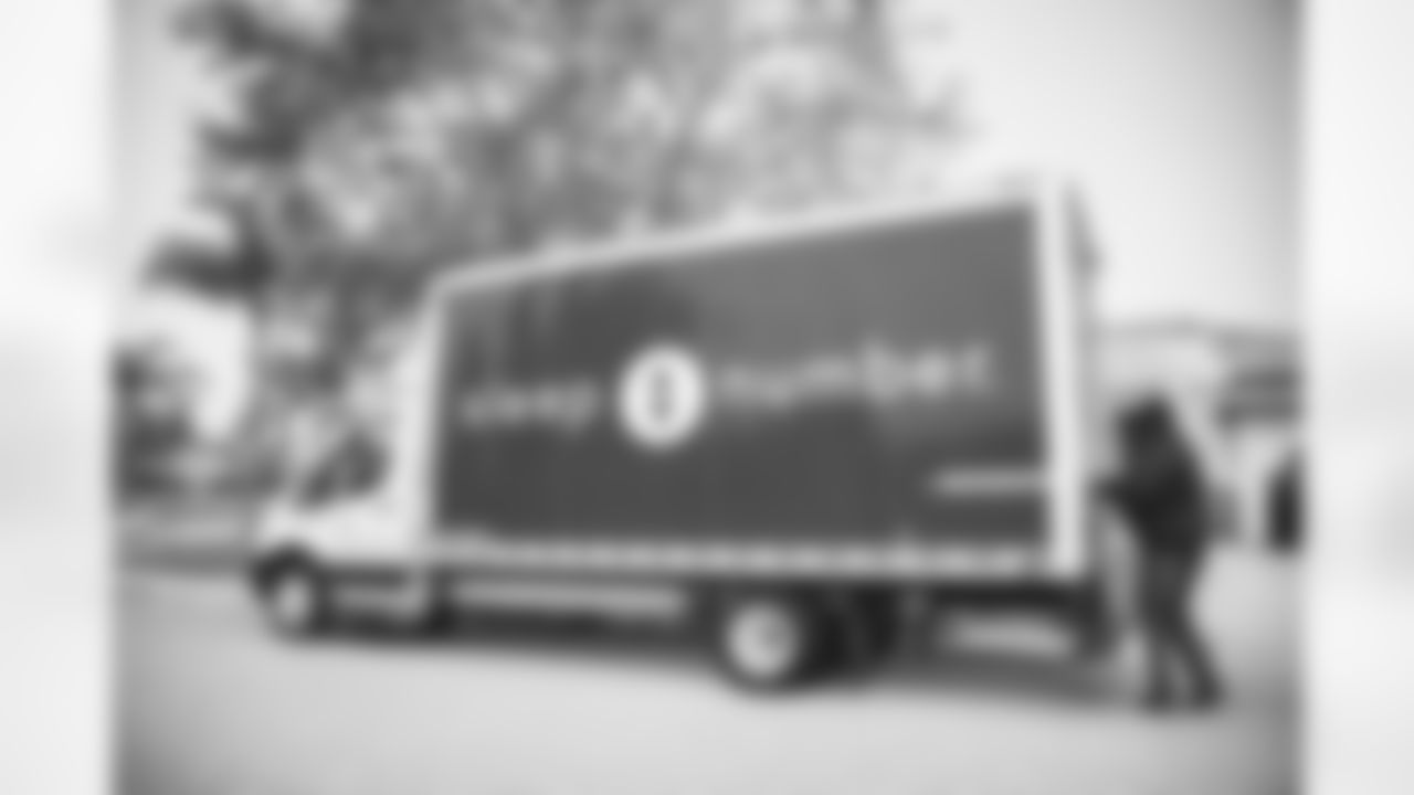 E_211130_Sleep_Number_Delivery_1431