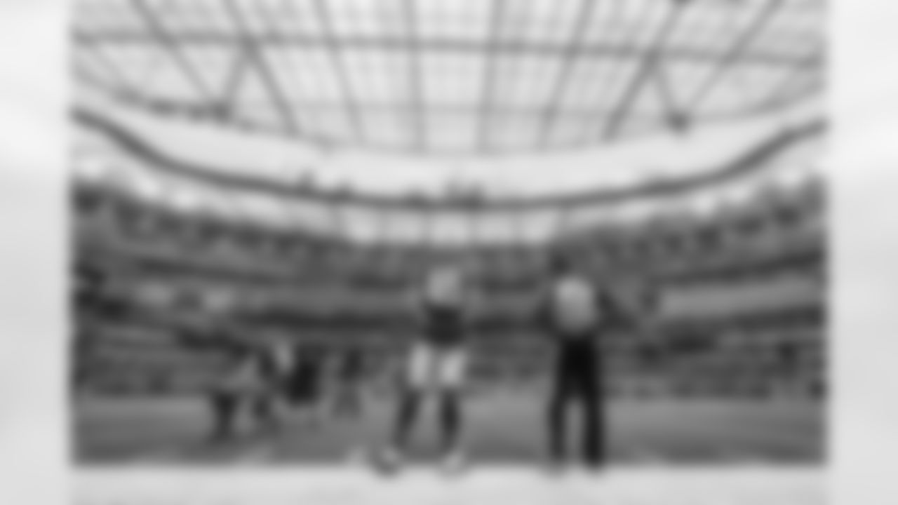 The Los Angeles Rams take on the Seattle Seahawks during Week 13 of the 2022 NFL regular season.