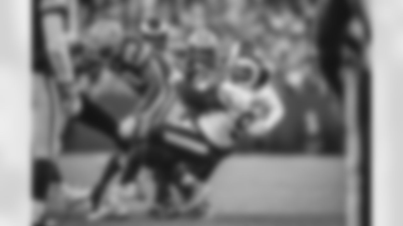 The Los Angeles Rams take on the Green Bay Packers during Week 12 of the 2021 regular season.